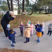 Drugi sprehod otrok iz skupine Rakovica za projekt Mali sonček