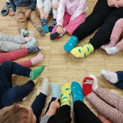 Dan za različne nogavičke