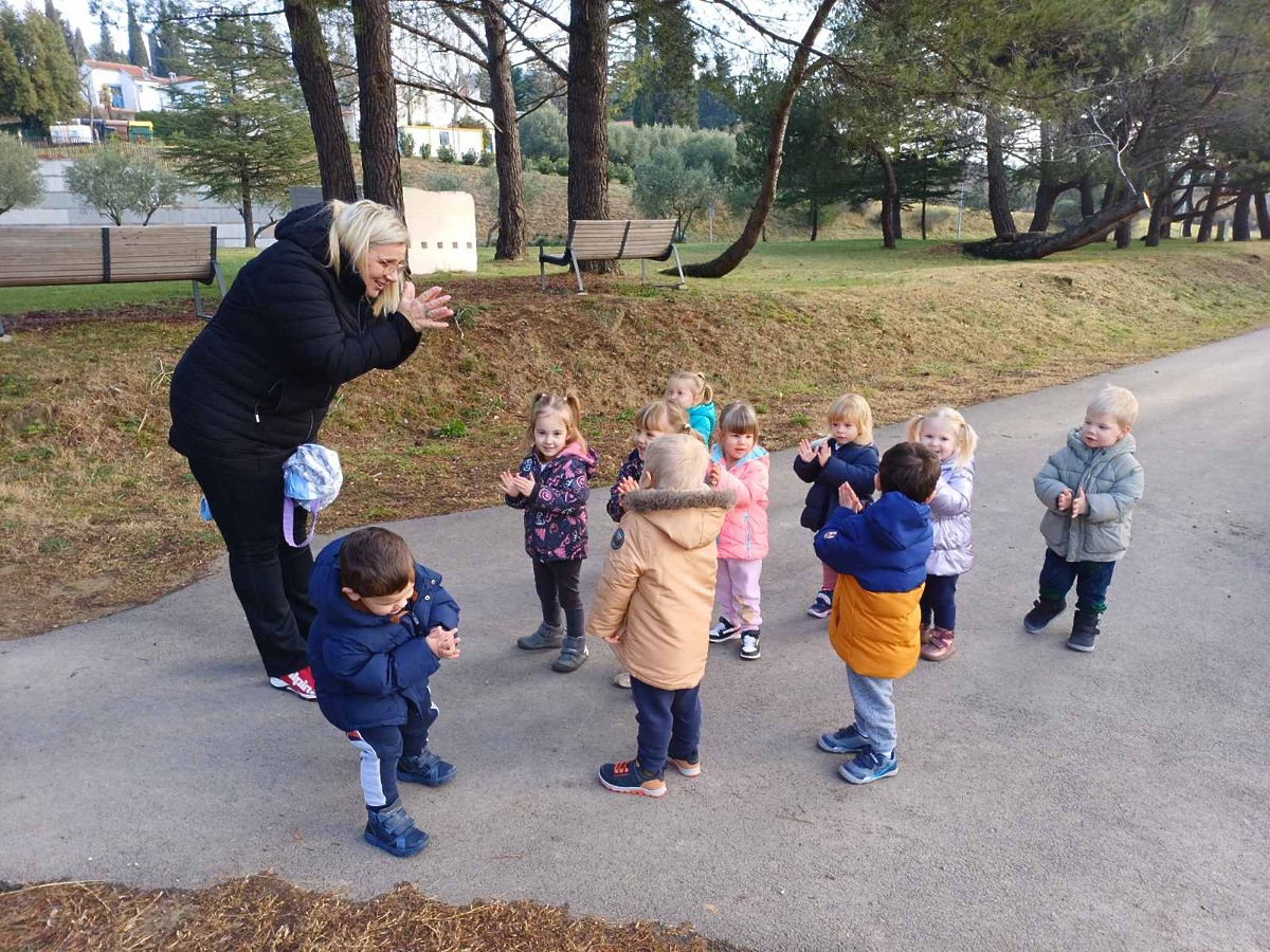 Drugi sprehod otrok iz skupine Rakovica za projekt Mali sonček