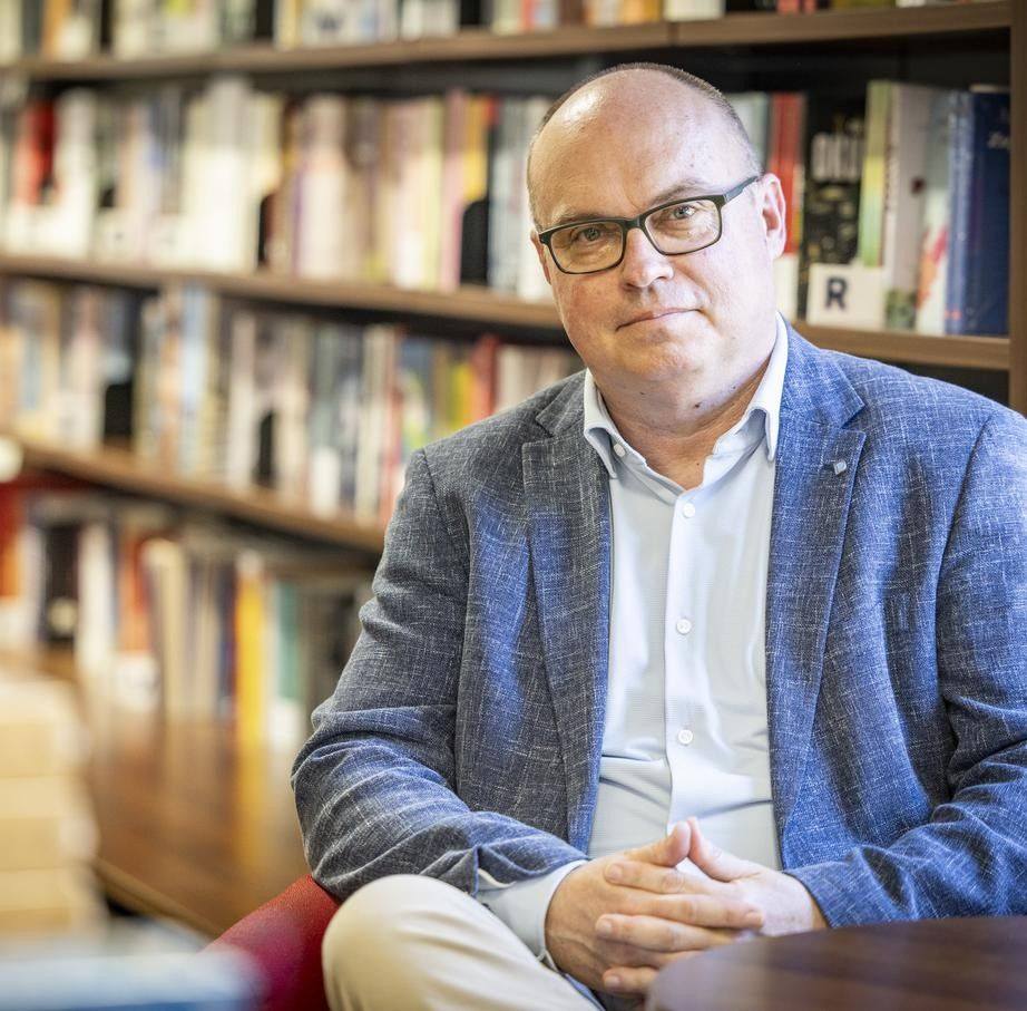 Vabilo. Vzgoja v digitalnem svetu- dr. Dan Podjed.