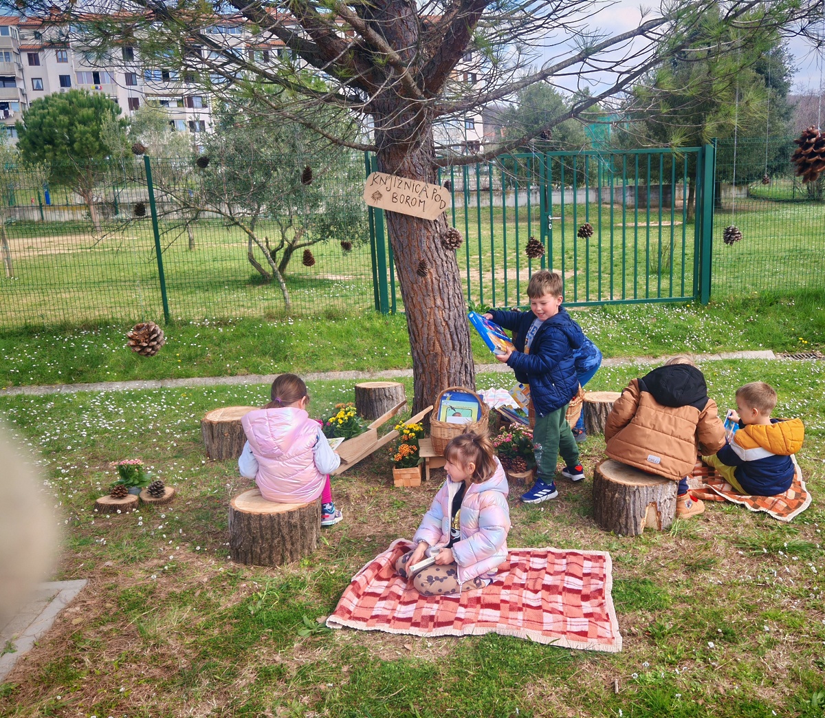 KNJIŽNICA »POD BOROM«