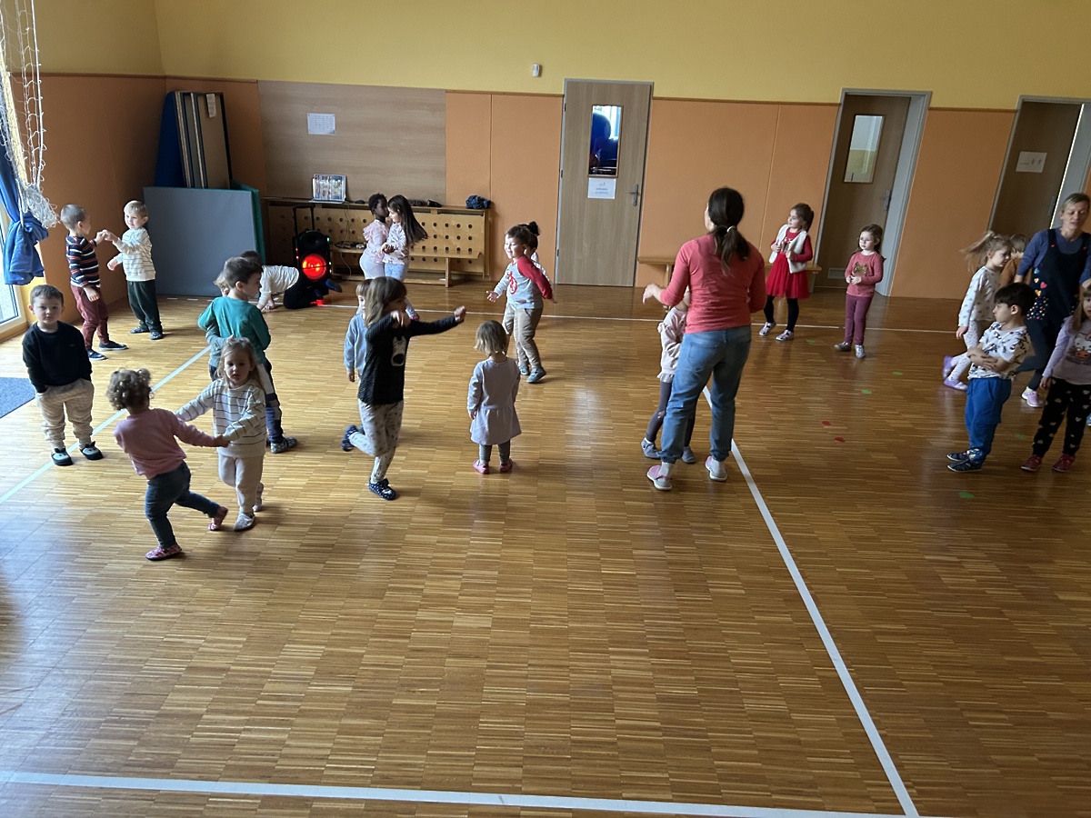 PRAZNIČNO DRUŽENJE