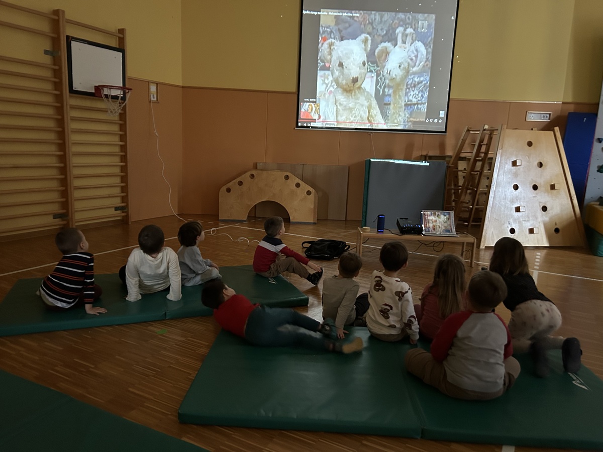 PRAZNIČNO DRUŽENJE